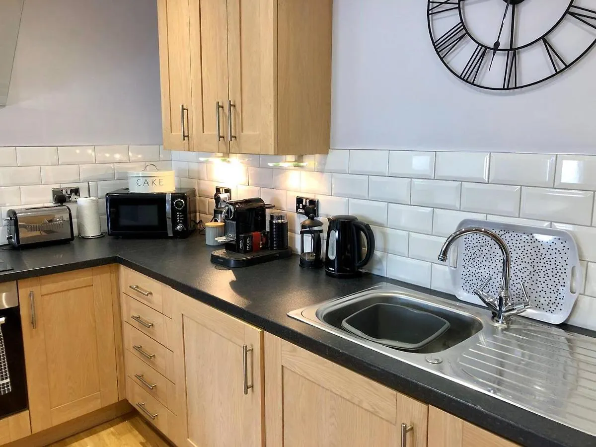Domus, With Free Secure Parking On Site Apartman York