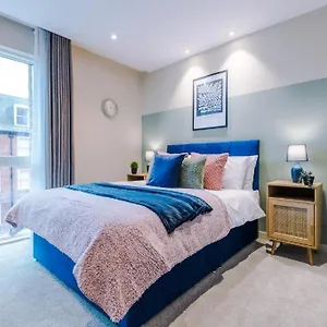  Apartment Exquisite Abode Sleeps 6!