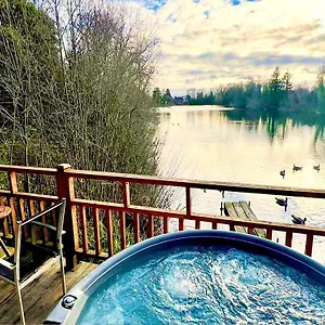 Holiday home Holly 12 Hot Tub
