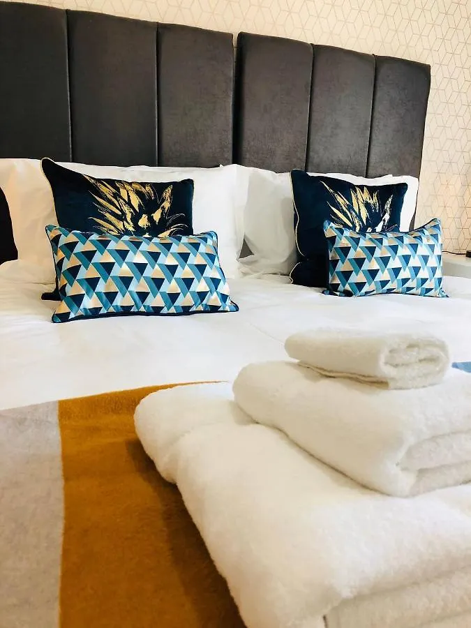 Domus, With Free Secure Parking On Site Daire York
