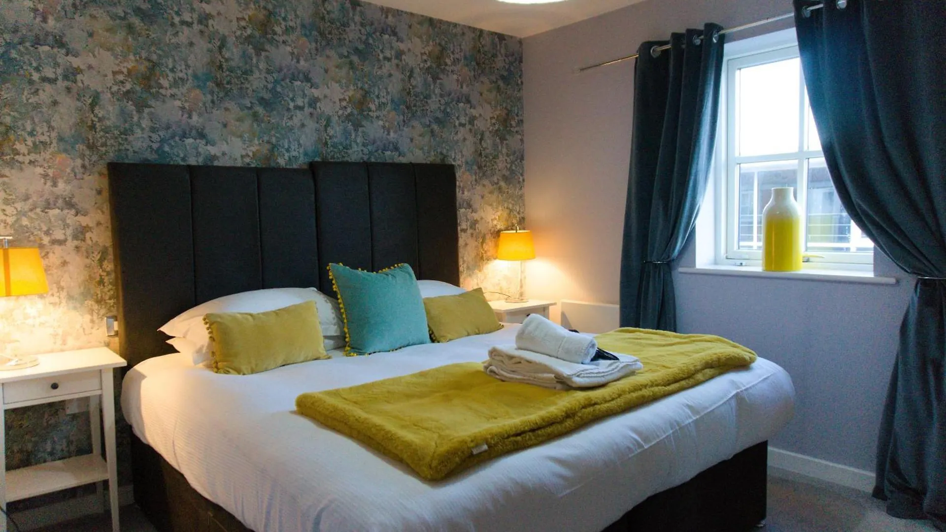Domus, With Free Secure Parking On Site Daire York