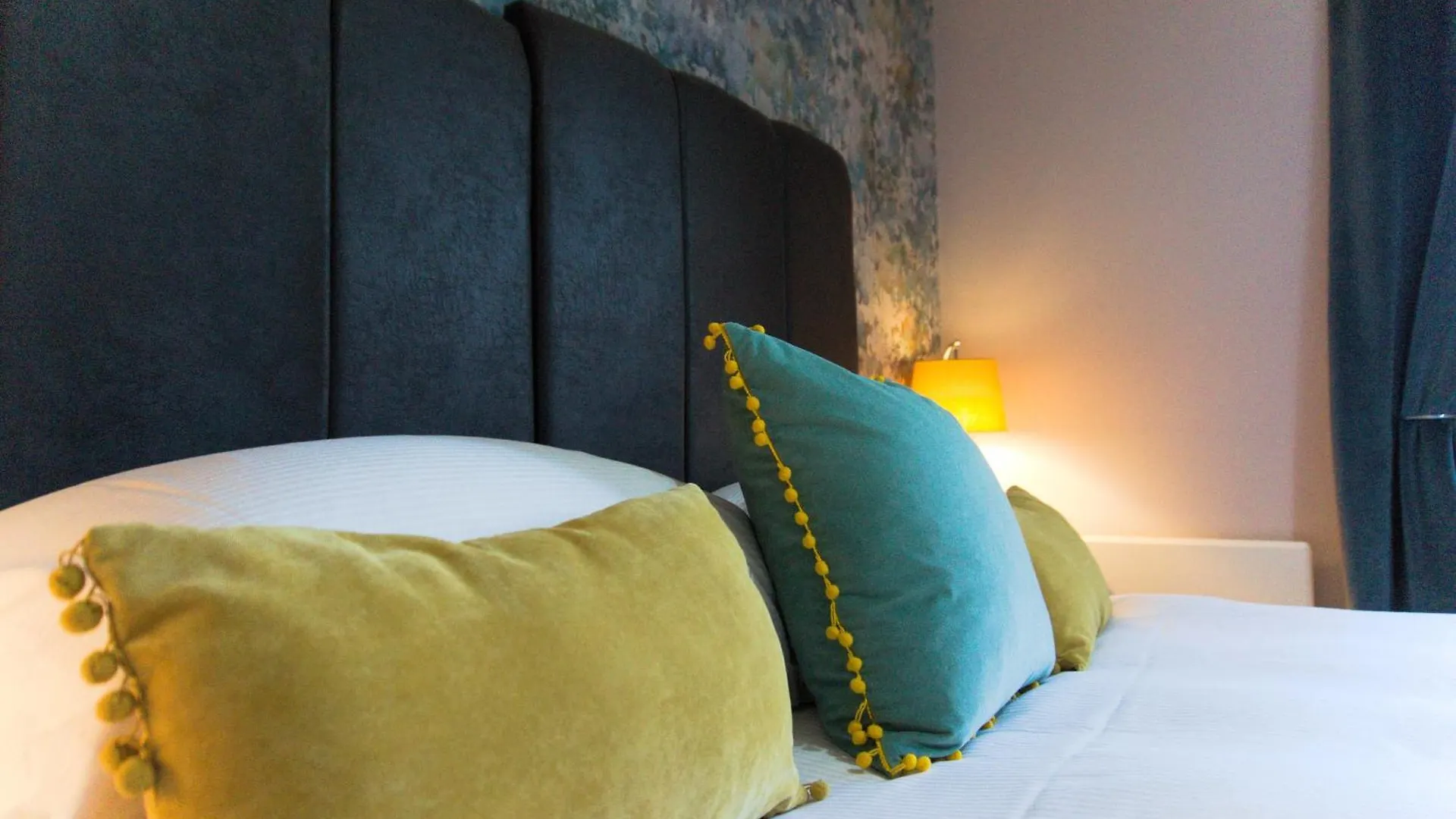 Domus, With Free Secure Parking On Site Daire York